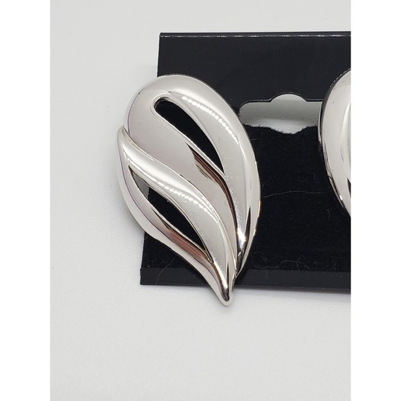 Monet Teardrop Earrings Openwork Silver Tone Post Signed Vintage - Picture 2 of 4